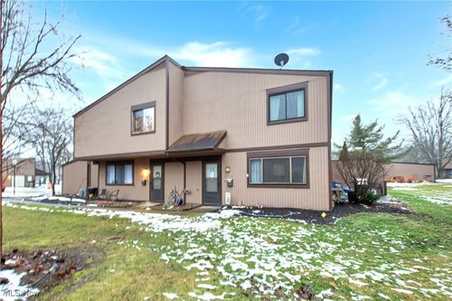 26686 Lake Of The Falls Blvd, Olmsted Falls, OH, 44138-2609 | Card Image