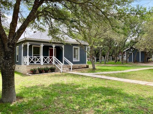 285 Heitzler Ln, Driftwood, TX, 78619-4506 | Card Image