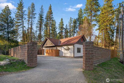 11550 Us Highway 2, Leavenworth, WA, 98826-9352 | Card Image