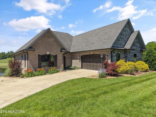 320 Augusta Ln, Lenoir City, TN, 37772-7100 | Card Image