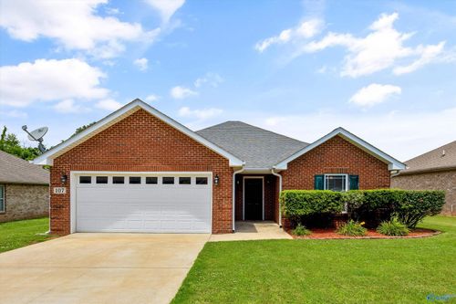 107 Summerset Ln, Huntsville, AL, 35811-8568 | Card Image