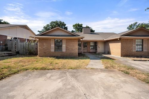 708 Woodland Ct, Kennedale, TX, 76060-5447 | Card Image