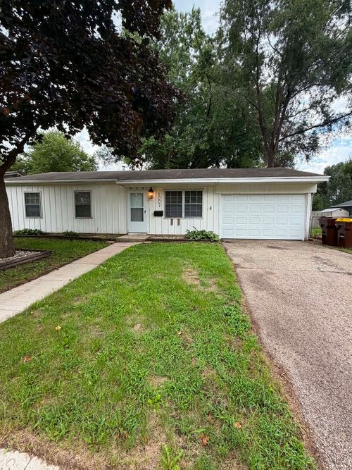 1007 Kingsley Dr, Machesney Park, IL, 61115-3822 | Card Image