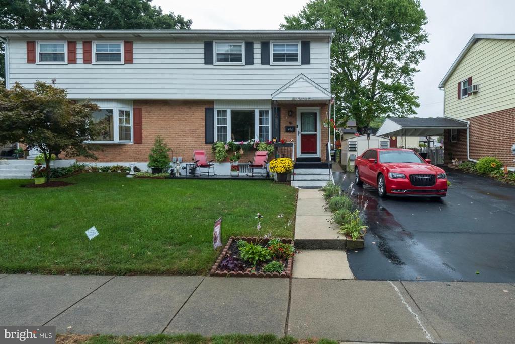 Locust St, Fleetwood, PA 19522