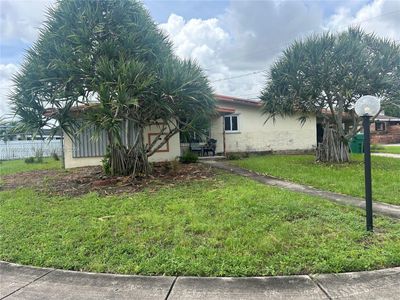 11730 Sw 174th Ter, House other with 2 bedrooms, 1 bathrooms and null parking in Miami FL | Image 2