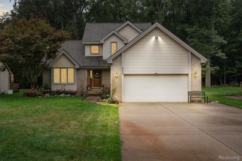 9533 Chaumont Dr, Commerce Twp, MI, 48382-3628 | Card Image