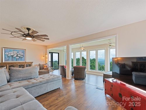 602 Fleetwood Plz, Hendersonville, NC, 28739-8328 | Card Image