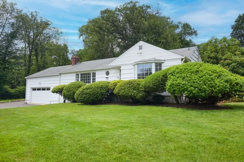 12 Shady Knoll Ln, New Canaan, CT, 06840-6516 | Card Image