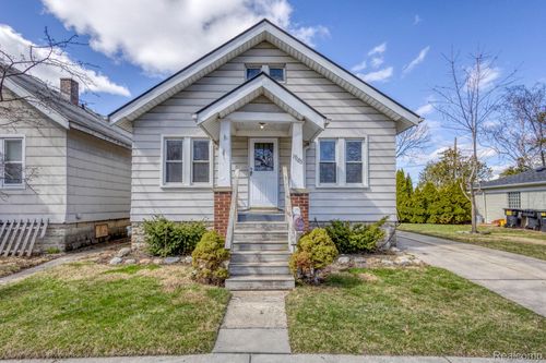 17185 New York St, Detroit, MI, 48224-2212 | Card Image