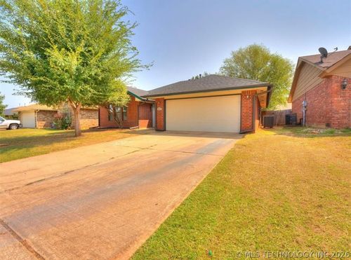 405 Crestland Dr Eastavenue, Norman, OK, 73071 | Card Image