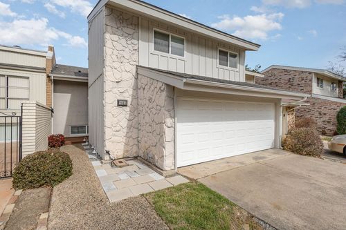 2925 Country Place Cir, Carrollton, TX, 75006-4790 | Card Image