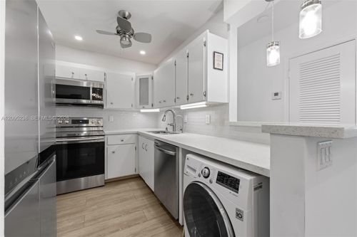 123-2210 Ne 56th Pl, Fort Lauderdale, FL, 33308-2632 | Card Image
