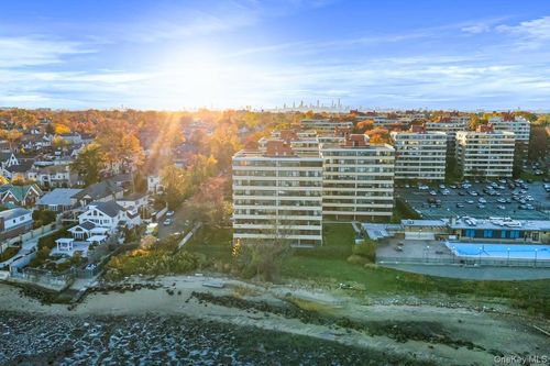 apt-3d-168 12th Ave, Whitestone, NY, 11357-2217 | Card Image