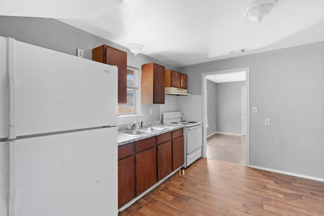 305 W Waco St, Home with 5 bedrooms, 3 bathrooms and 6 parking in Ennis TX | Image 11
