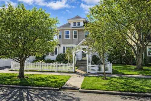 367 Vincent Ave, Lynbrook, NY, 11563-1722 | Card Image