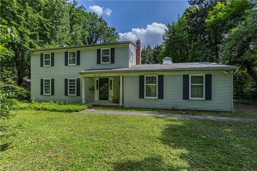 2070 White Pond Dr, Akron, OH, 44313-7243 | Card Image