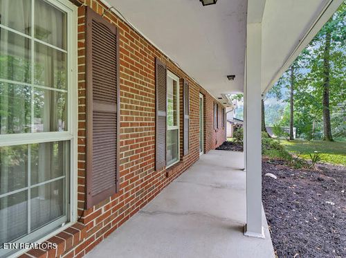 421 Warrior Ln, Harriman, TN, 37748-7601 | Card Image