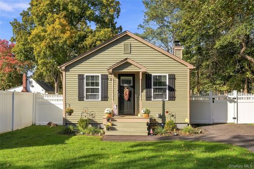 19 Lacrosse Rd, Mastic Beach, NY, 11951-4901 | Card Image