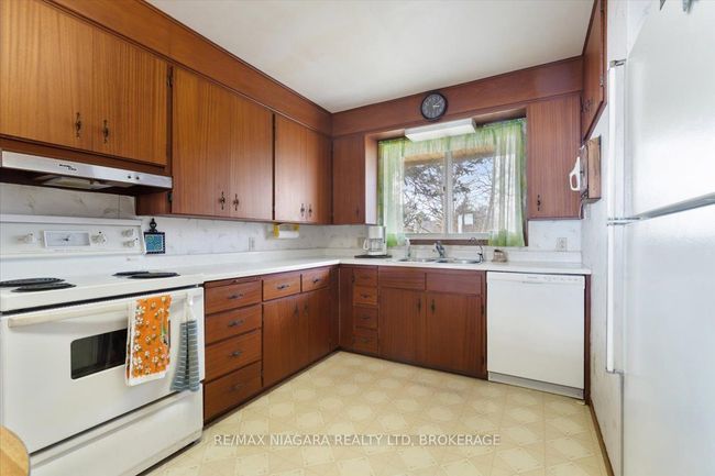12 Harbourview Rd, House other with 3 bedrooms, 2 bathrooms and 8 parking in Port Colborne ON | Image 12