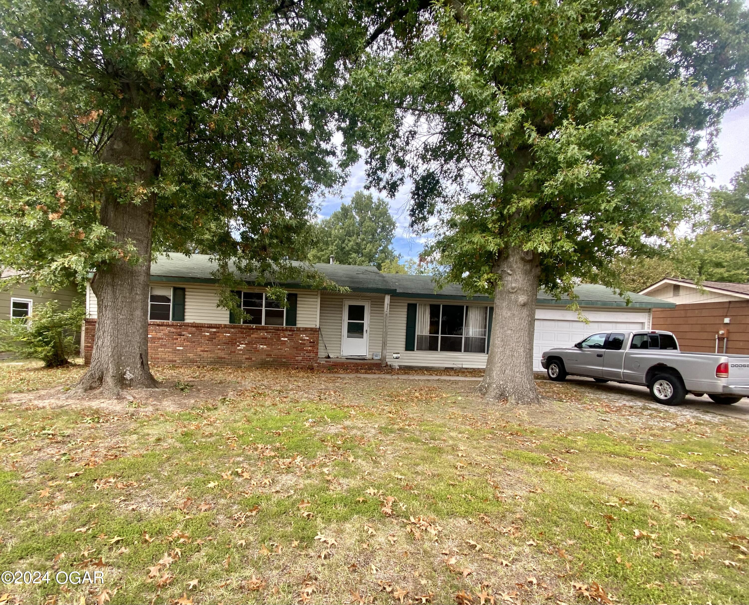 River St, Carthage, MO 64836