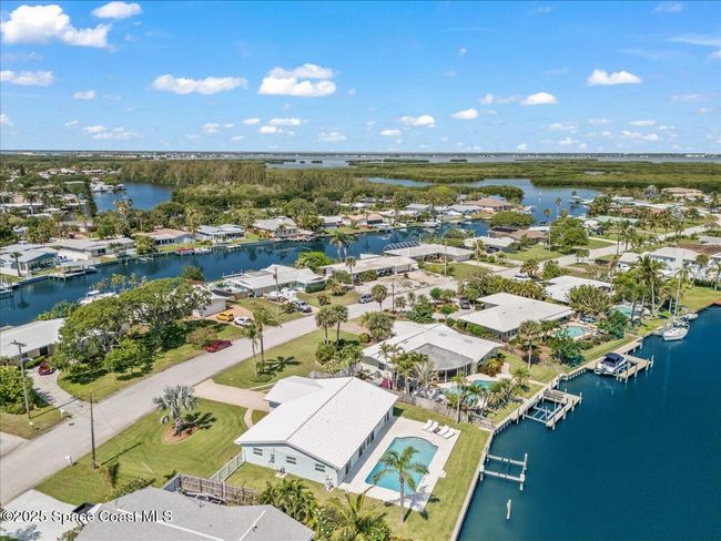 161 Bahama Blvd, House other with 3 bedrooms, 3 bathrooms and null parking in Cocoa Beach FL | Image 33