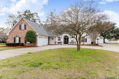 2145 Brittany Dr, Port Allen, LA, 70767-6071 | Card Image