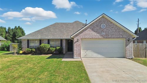 4611 S 200th East Ave, Broken Arrow, OK, 74014-1431 | Card Image