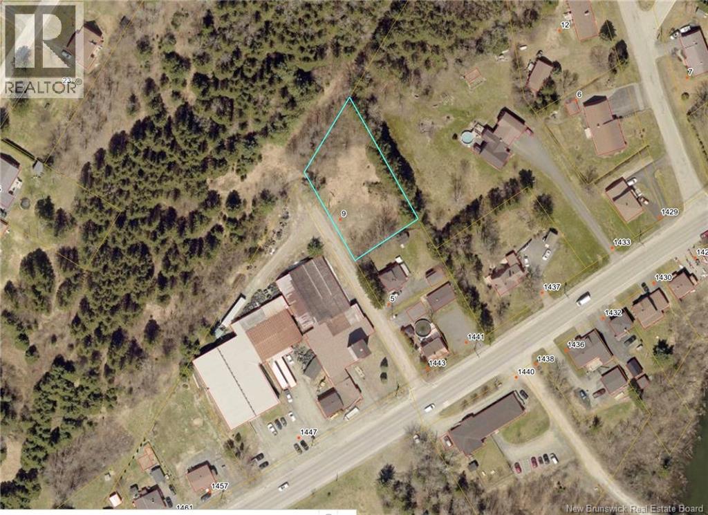 Land in Saint-Basile