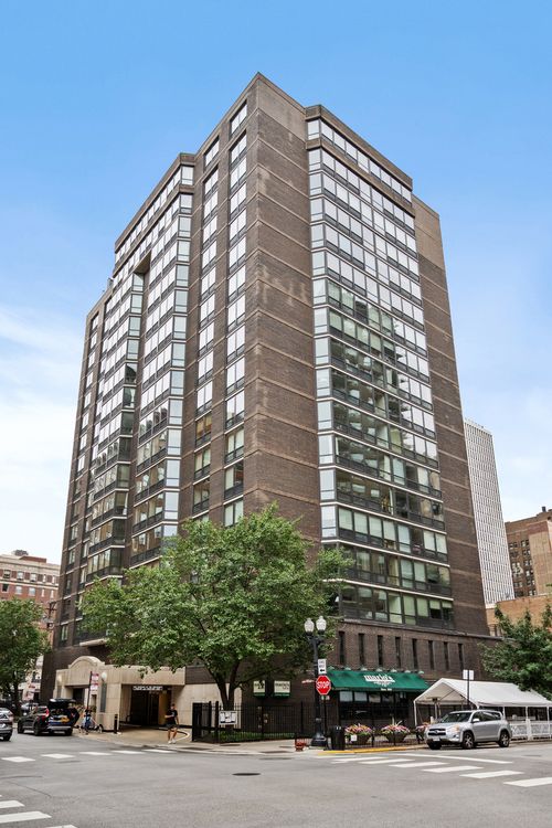 apt-16e-21 W Goethe St, Chicago, IL, 60610-2251 | Card Image