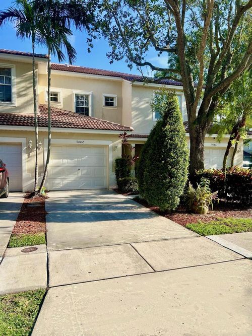 9082 Tremezzo Ln, Boynton Beach, FL, 33472-2750 | Card Image