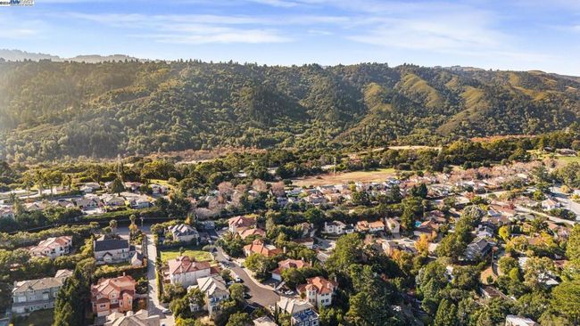 11 La Strada Ct, House other with 5 bedrooms, 5 bathrooms and 2 parking in Burlingame CA | Image 10