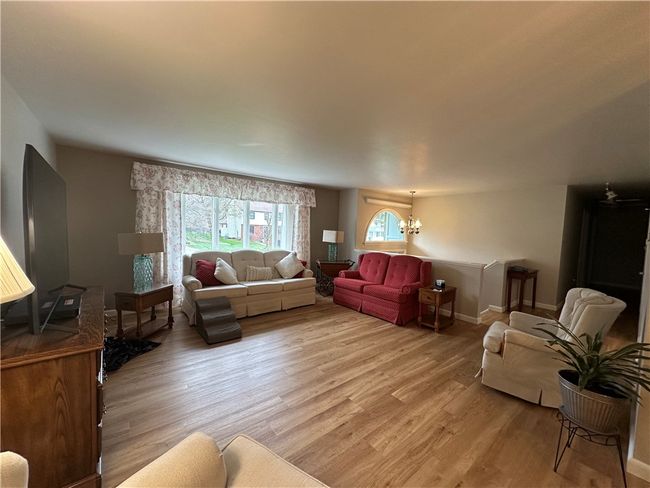 112 Jenny Lynn Dr, House other with 3 bedrooms, 3 bathrooms and 2 parking in Aliquippa PA | Image 11
