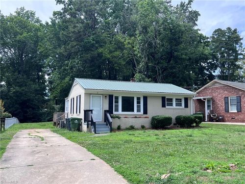 15 Hawthorne Ln, Lexington, NC, 27295-1653 | Card Image