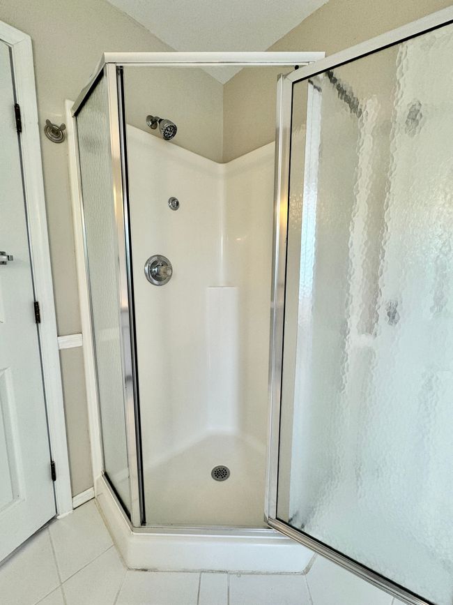 4399 Hunters Cir E, Condo with 2 bedrooms, 2 bathrooms and null parking in Canton MI | Image 17