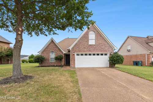 8900 Sweet Flag Loop W, Southaven, MS, 38671-7205 | Card Image