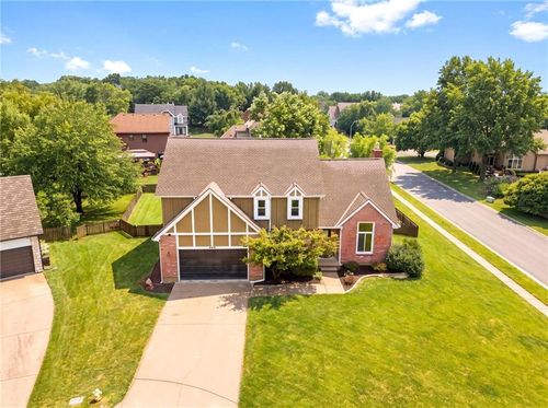 608 Ne Ashmont Pl, Lee's Summit, MO, 64064-1627 | Card Image