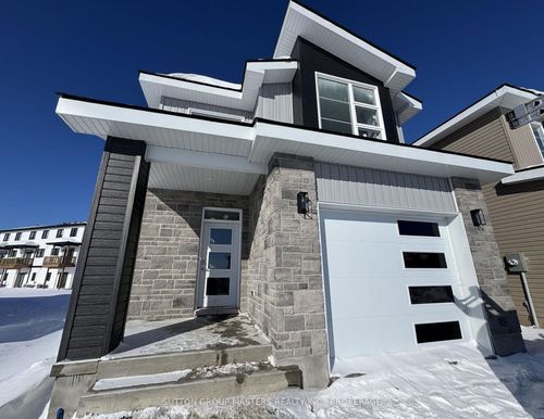 230 Dr Richard James Cres, Amherstview, ON, K7N0B9 | Card Image