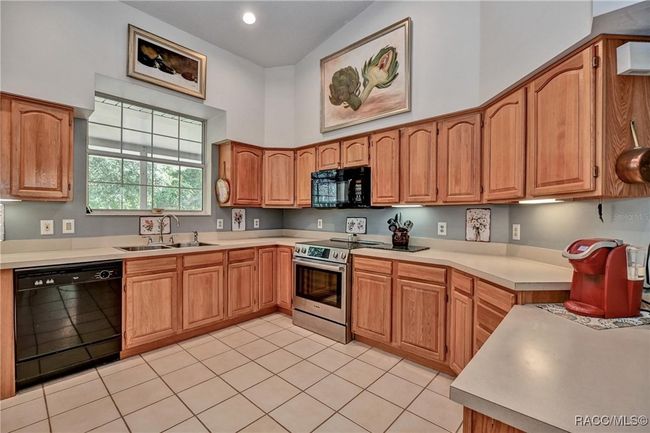 Great counterspace and lots of cabinets, under cabinet lighting | Image 14