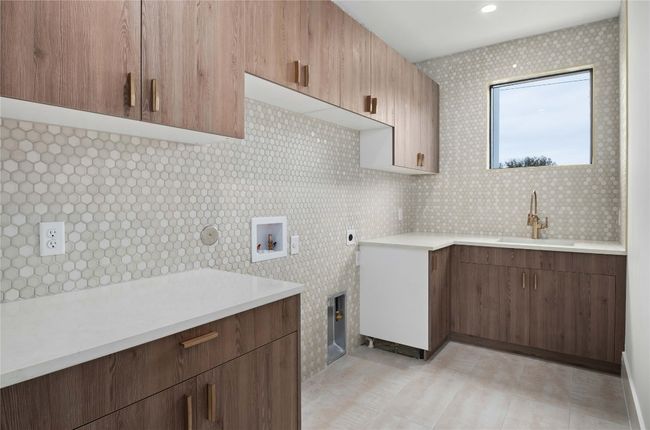 2401 Oakhaven Cir, House other with 5 bedrooms, 5 bathrooms and 3 parking in Austin TX | Image 34
