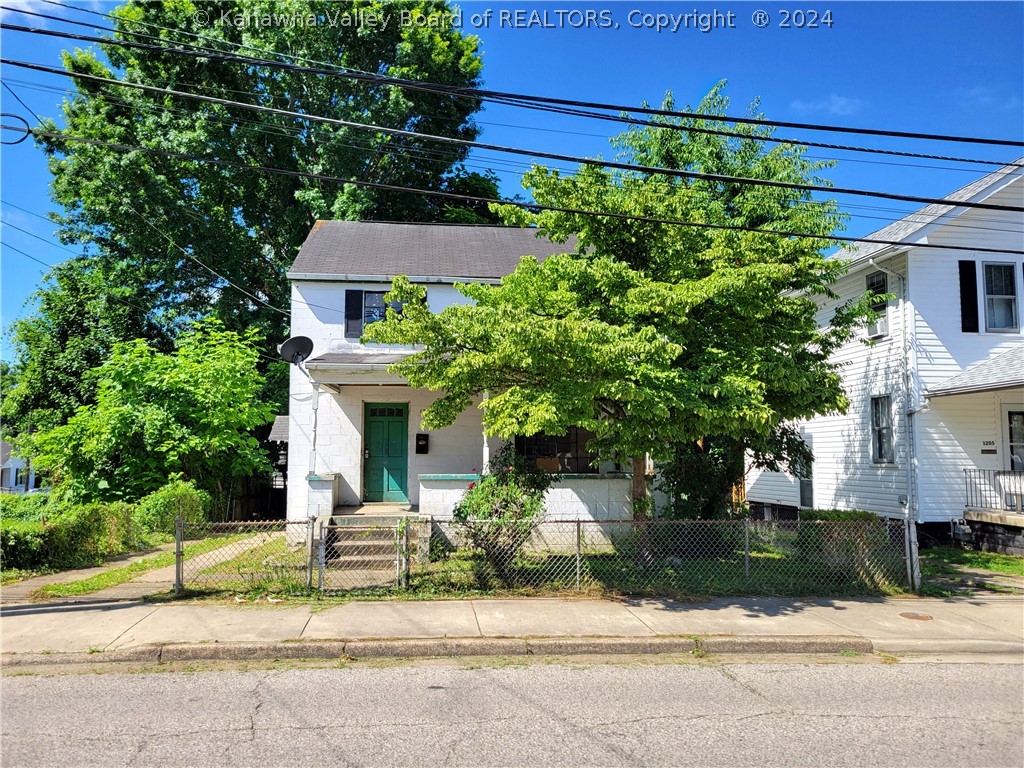 7th Ave, Charleston, WV 25302