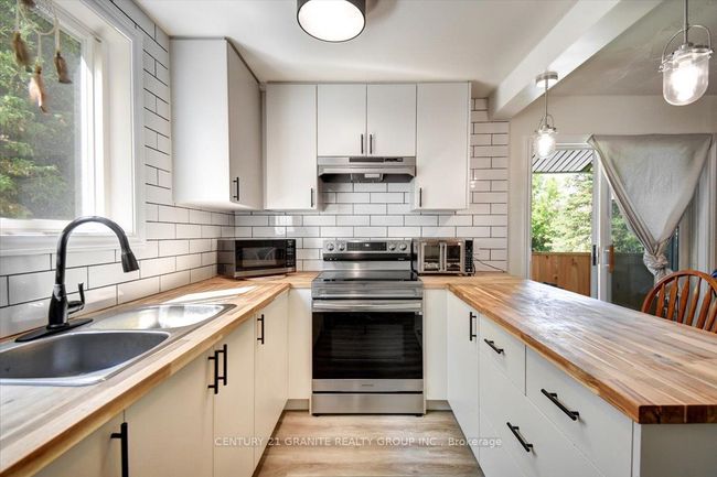 2289 Loop Rd, Home with 6 bedrooms, 4 bathrooms and 4 parking in Wilberforce ON | Image 4
