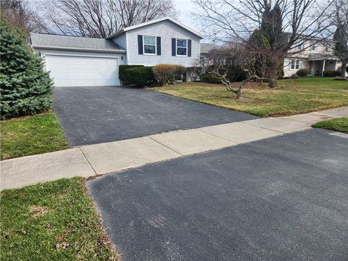 84 Wayfaring Ln, Greece, NY, 14612-2761 | Card Image