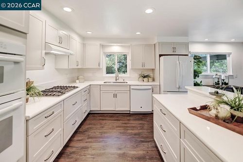 2-2128 Tice Creek Dr, Walnut Creek, CA, 94595-2940 | Card Image