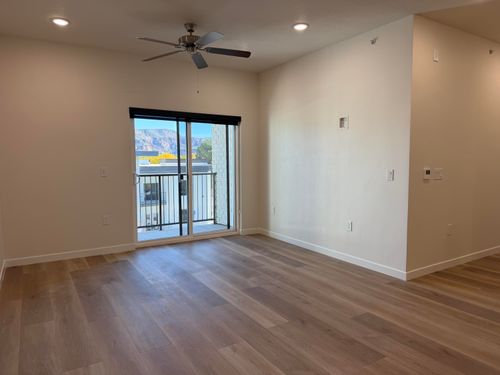 983 W State St, Hurricane, UT, 84737-2056 | Card Image