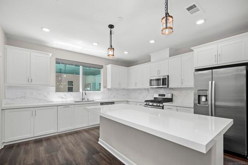 1951 Pavilion Ln, Chula Vista, CA, 91915-3214 | Card Image