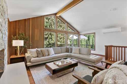5470 Ne 200th Pl, Lake Forest Park, WA, 98155-1814 | Card Image