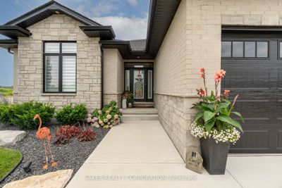 6807 Griffin Dr, House other with 2 bedrooms, 3 bathrooms and 12 parking in Camlachie ON | Image 3