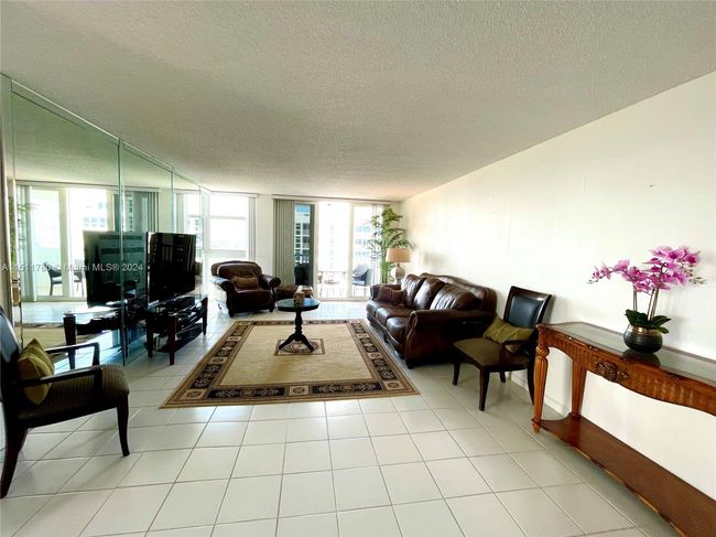 APT-2705 - 1370 S Ocean Blvd, Condo with 2 bedrooms, 2 bathrooms and null parking in Pompano Beach FL | Image 5