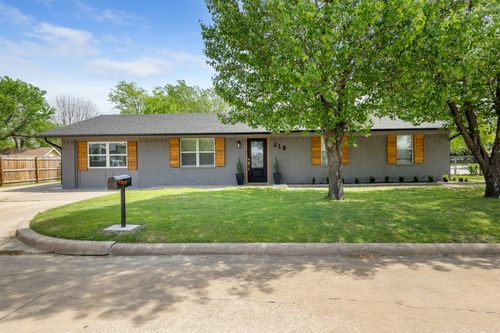 610 S 10th St, Sanger, TX, 76266-5226 | Card Image