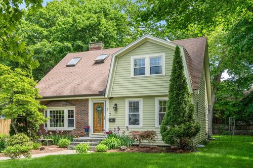 3 Berkeley Rd, Wellesley, MA, 02482-2321 | Card Image